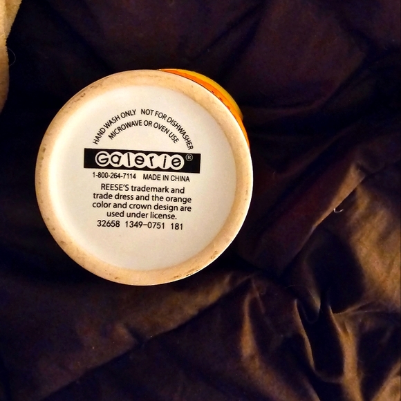 Miniature Reese's Cups 12 oz. Travel Mug - Picture 3 of 4